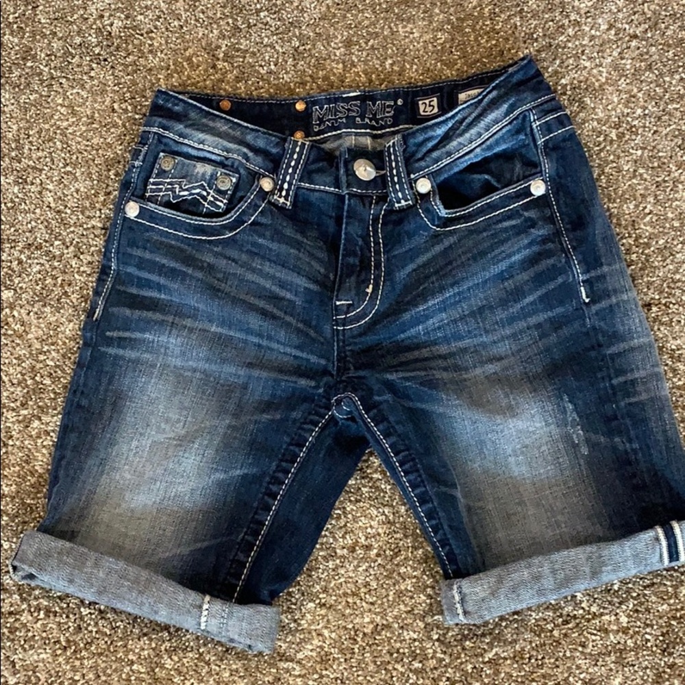Miss Me size 25, Boyfriend Bermuda. Wore 2 times.